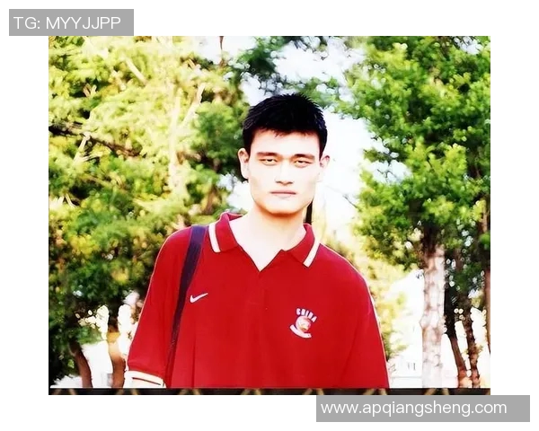 姚明走进于都乡村篮球场点燃青少年梦想的火焰